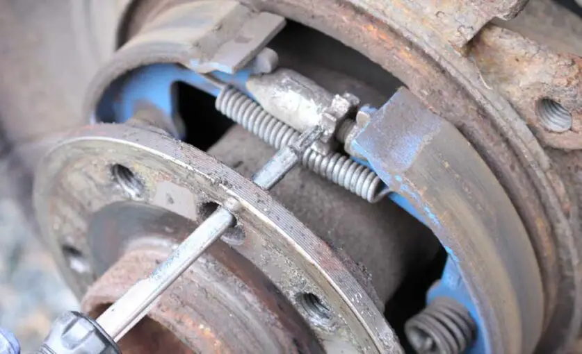 How To Adjust Emergency Brake On Disc Brakes? Brakes Hub Safety