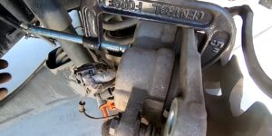 HOW TO CHANGE FRONT BRAKE PADS ON DODGE RAM 2500 AND DODGE RAM 1500